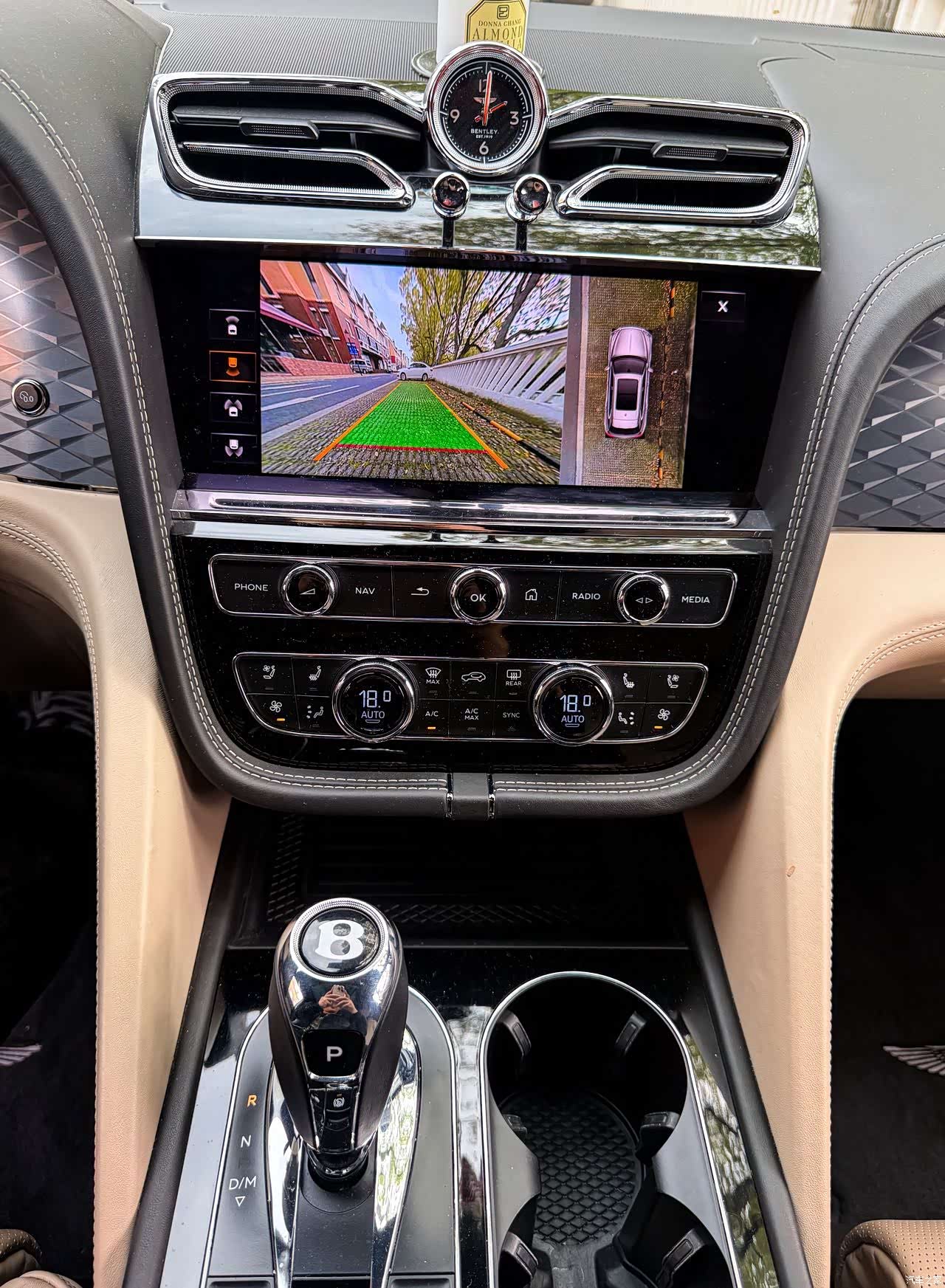 Bentley Bentayga, 2022 14