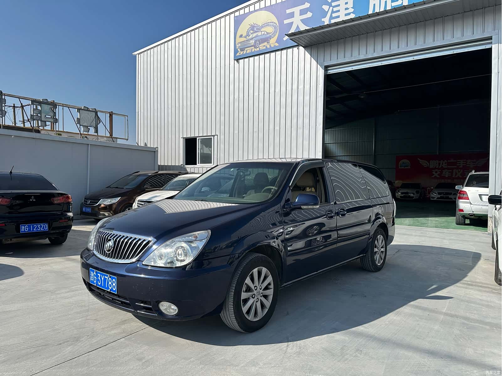 Buick GL8, 2013 1