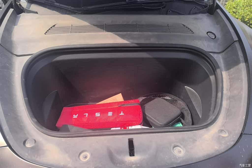 Tesla Model Y, 2024 10