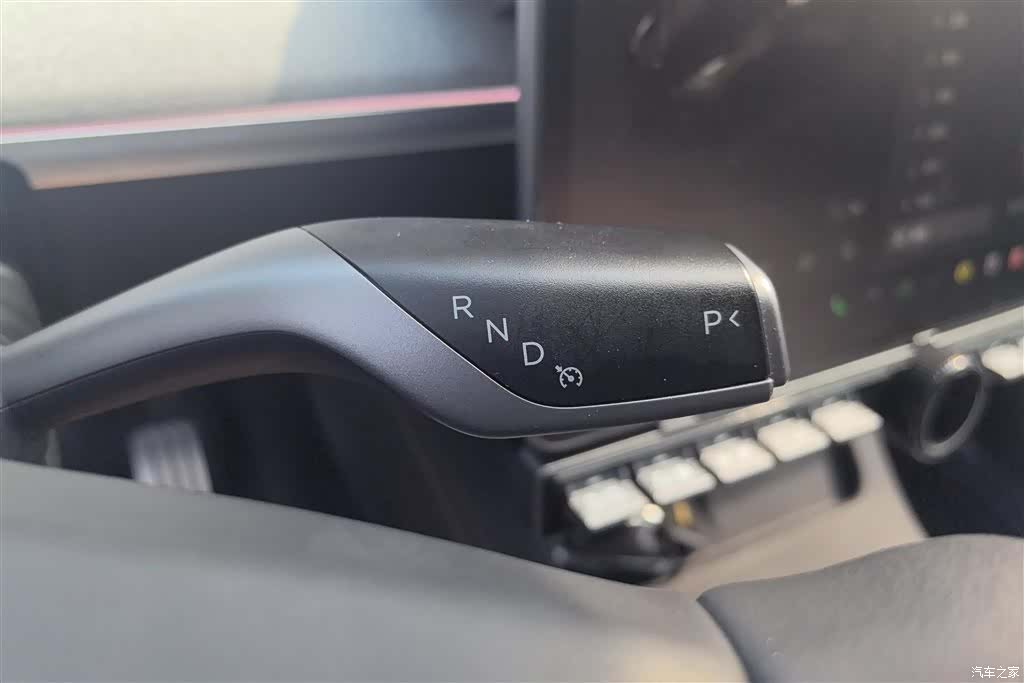 Tesla Model Y, 2024 15