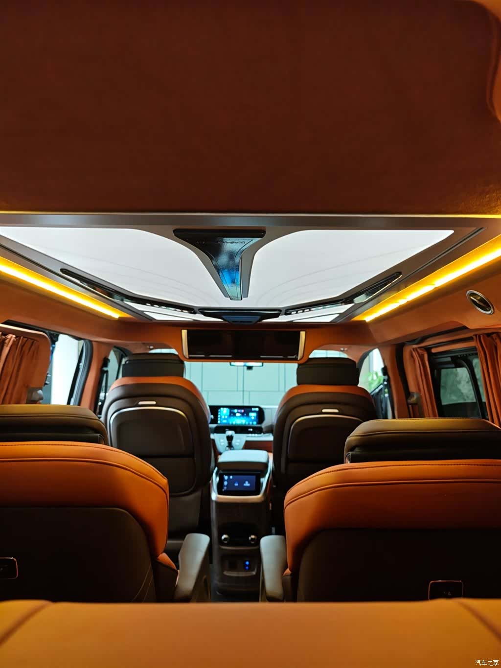 Ford Tourneo, 2024 18
