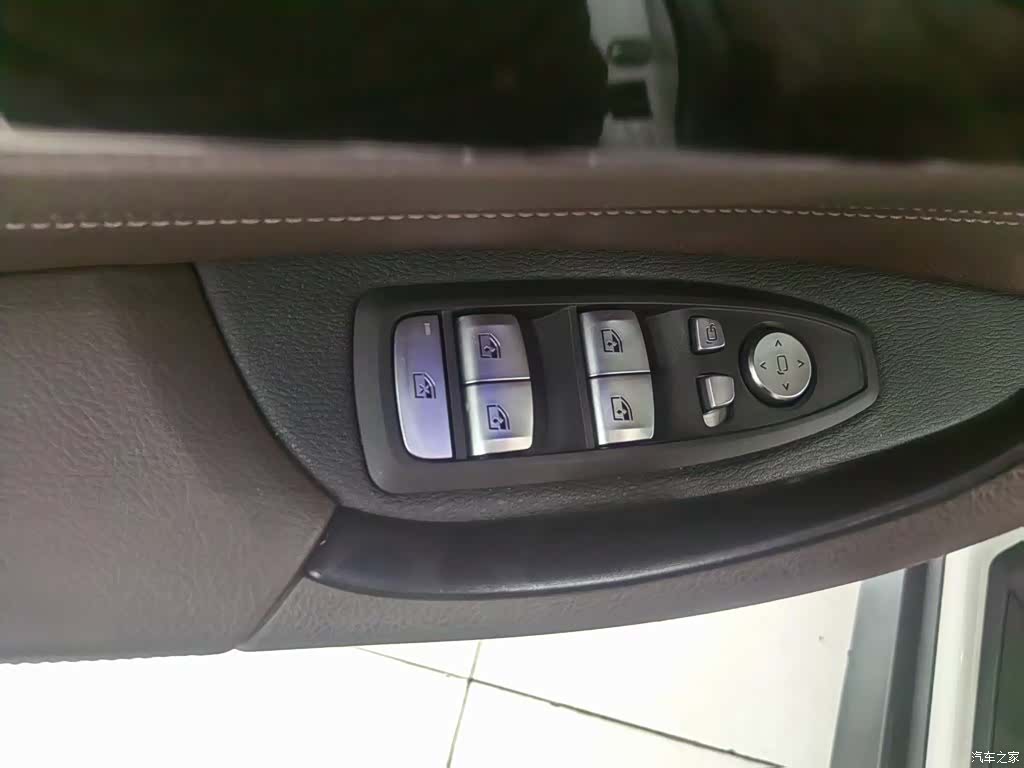 BMW X1, 2021 все фото