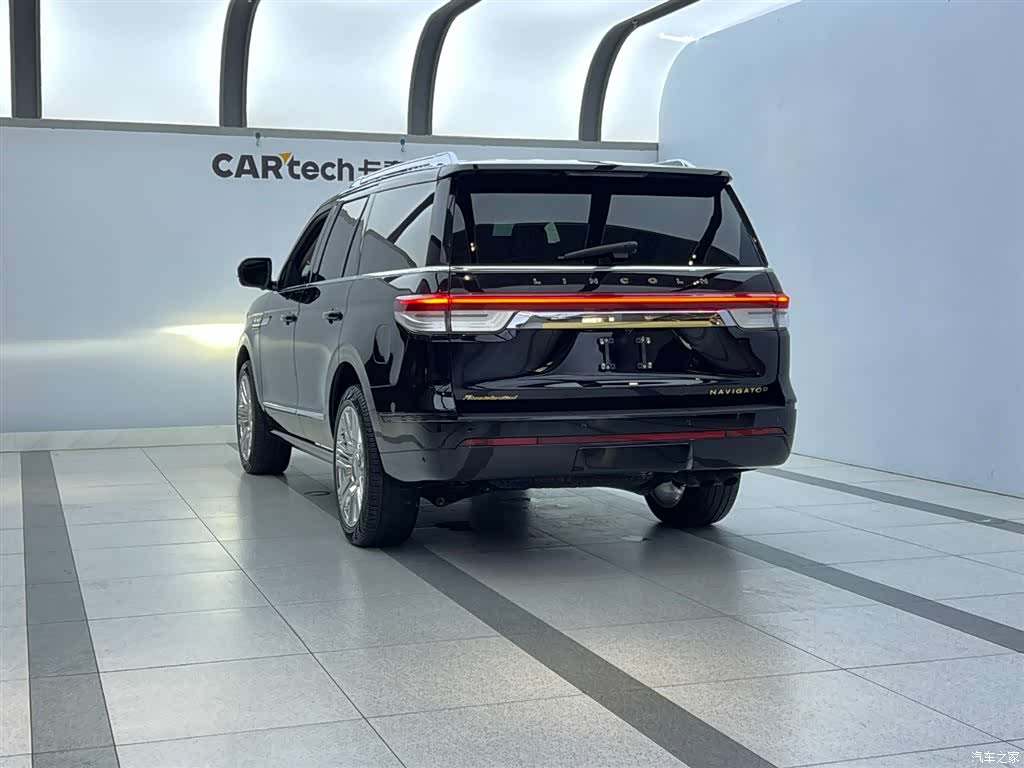Lincoln Navigator, 2023 13