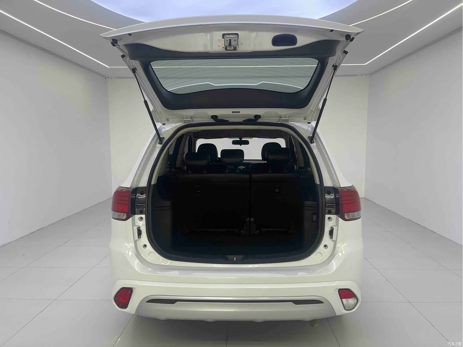 Mitsubishi Outlander, 2021 15
