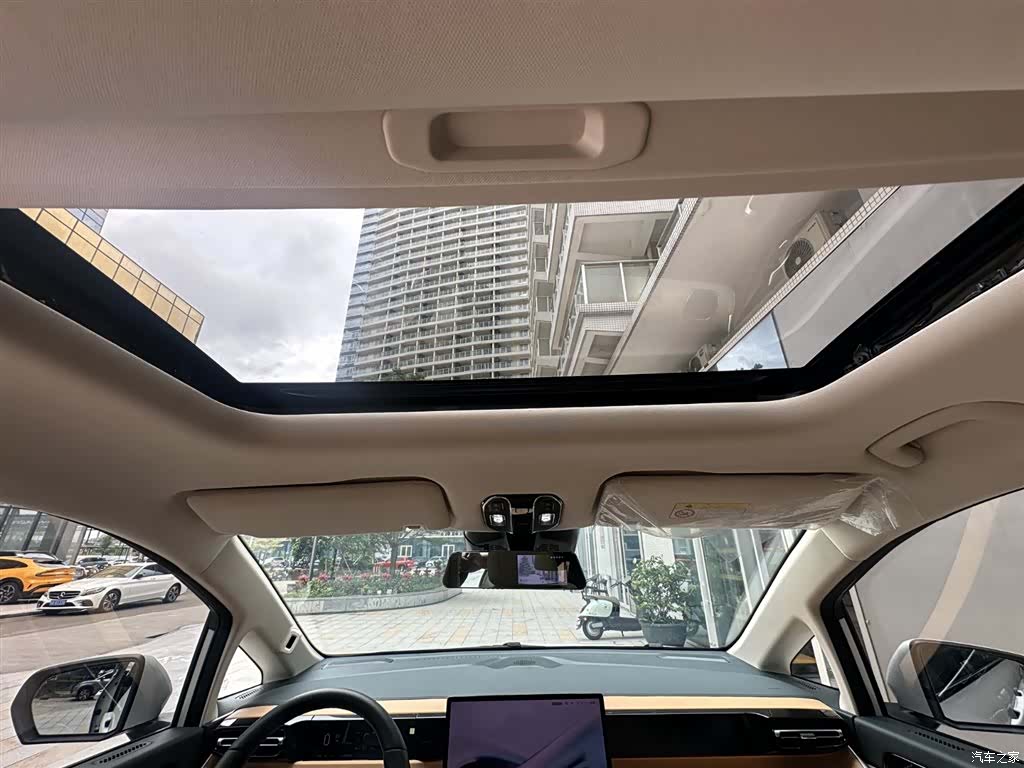 Trumpchi E8, 2024 13
