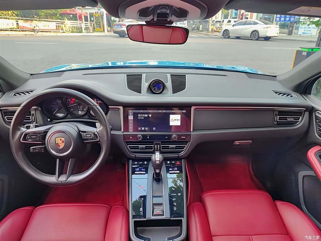 Porsche Macan, 2022 10