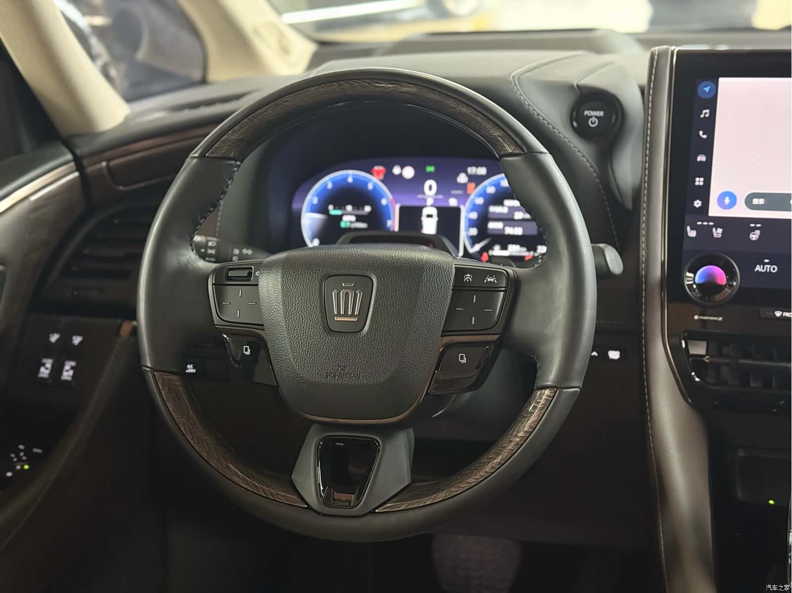 Toyota Vellfire, 2024 15