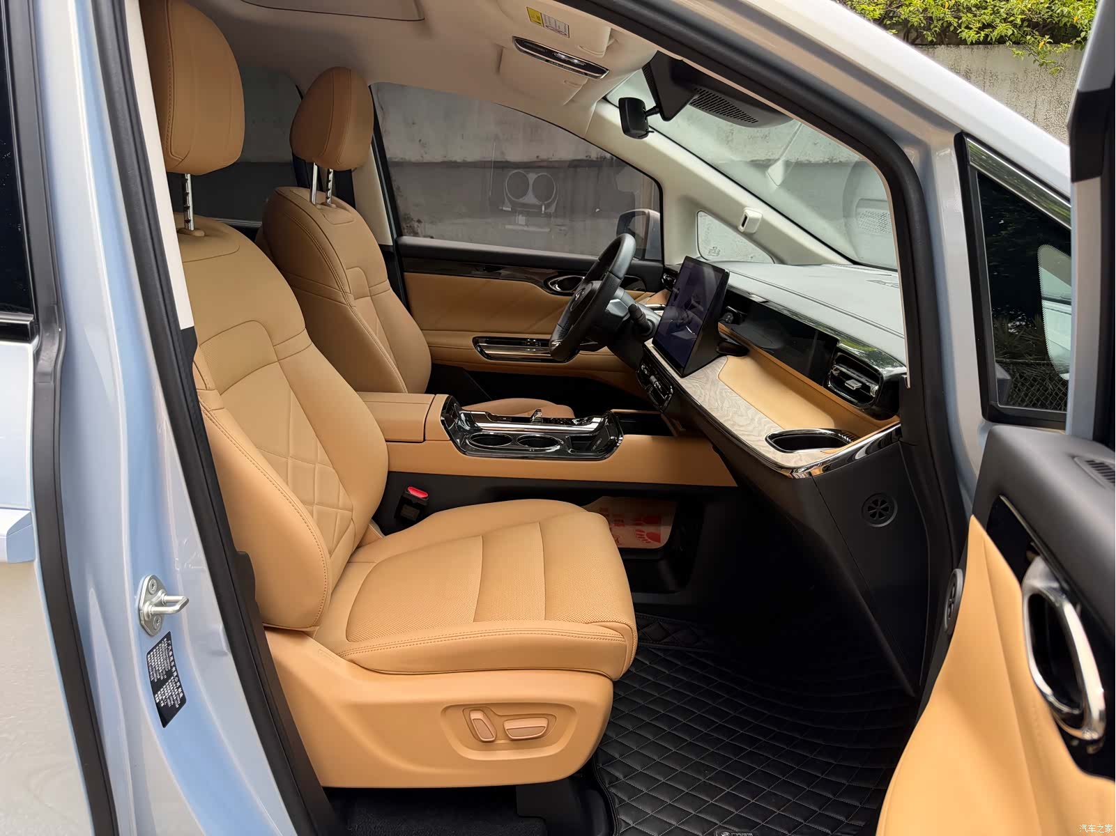 Trumpchi E8, 2024 11