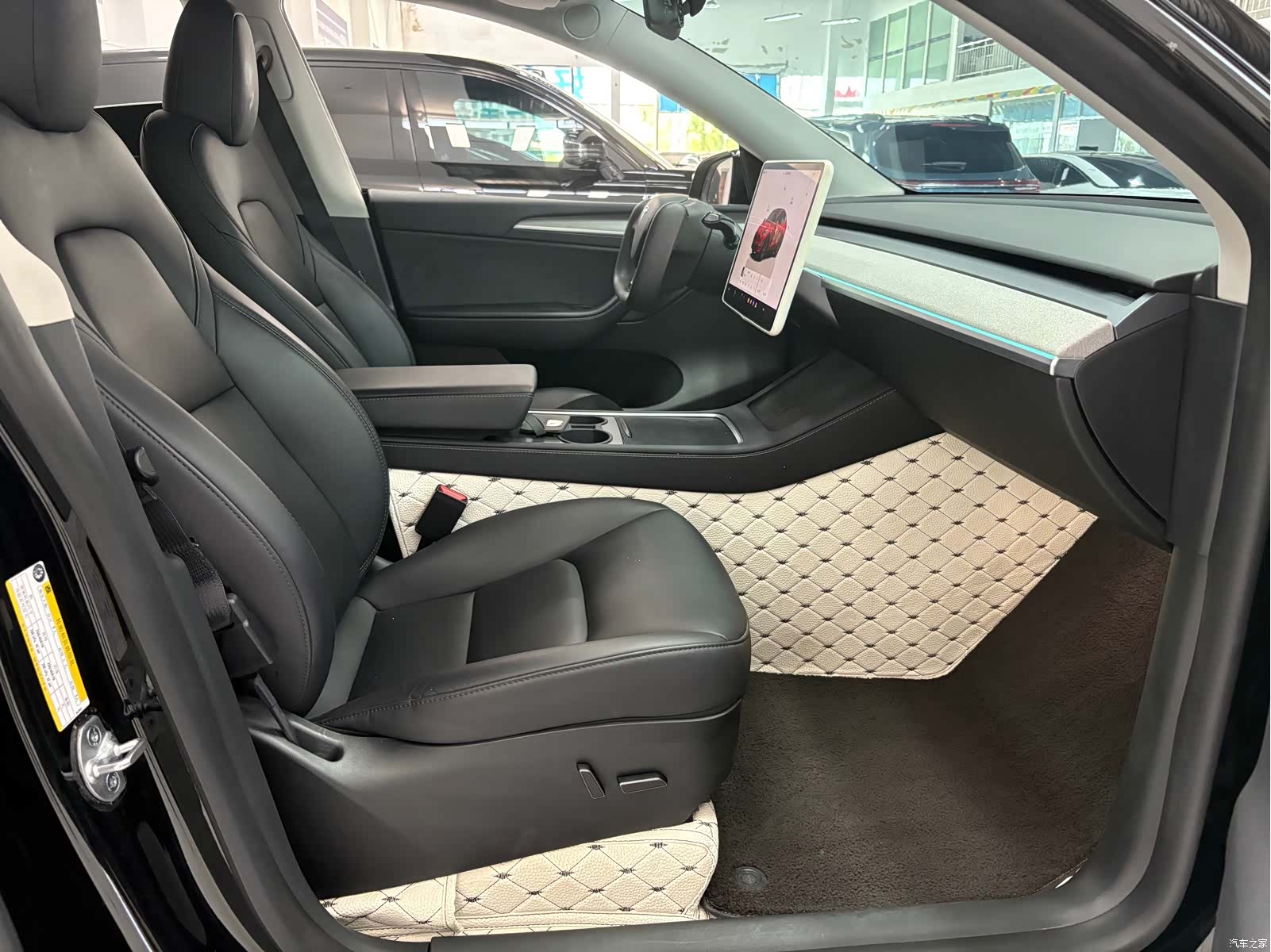 Tesla Model Y, 2023 9