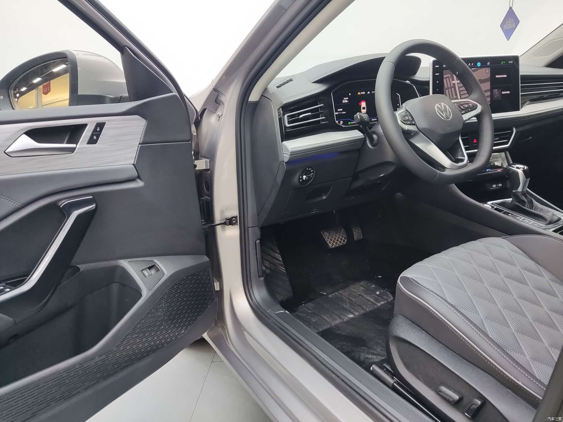 Volkswagen Sagitar, 2022 10