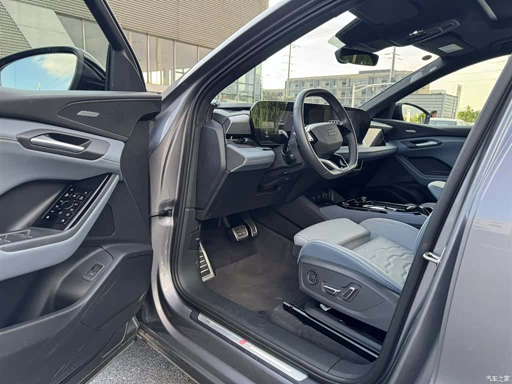 Audi e-tron, 2025 все фото