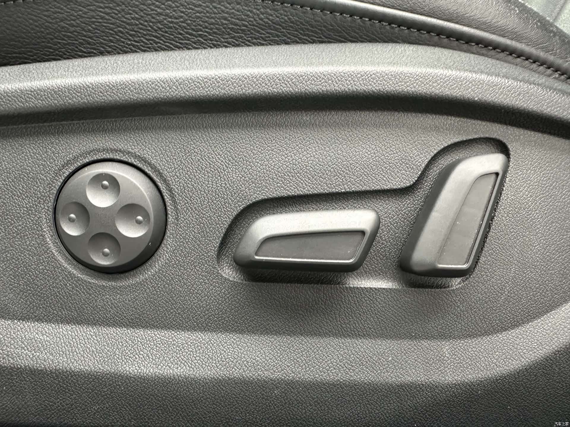 Audi Q2L, 2022 13