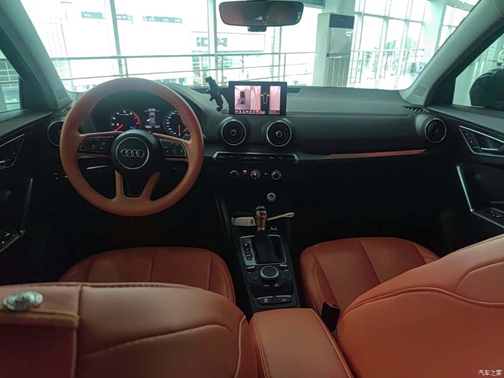 Audi Q2L, 2019 10
