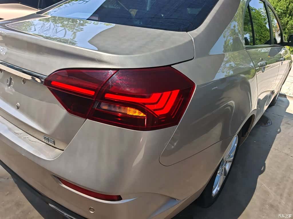 Geely Emgrand, 2021 8