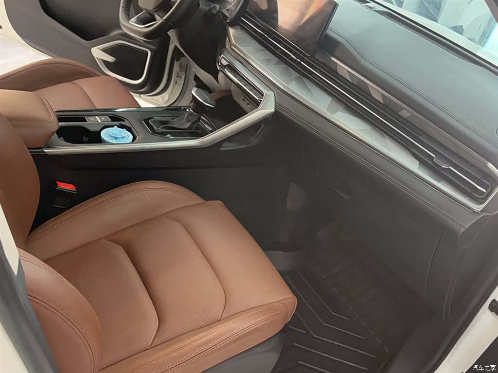 Geely X6, 2024 22