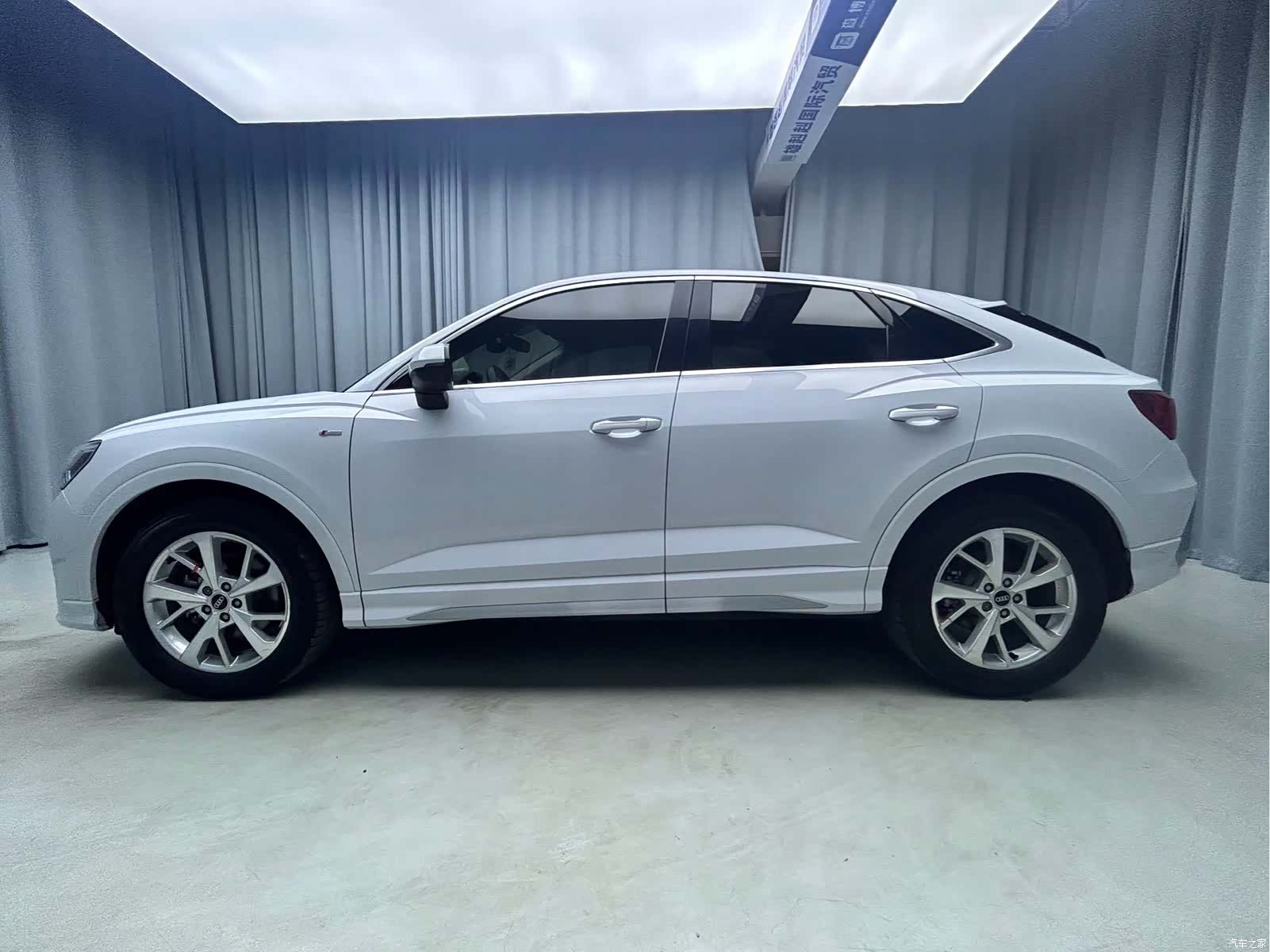 Audi Q3, 2022 4