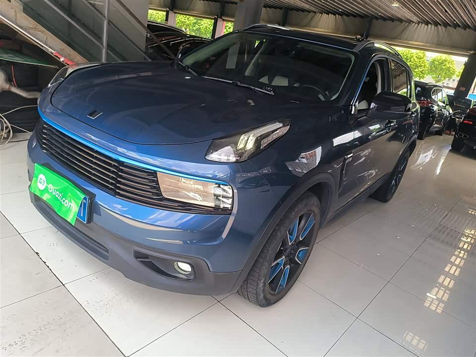 Lynk & Co 01