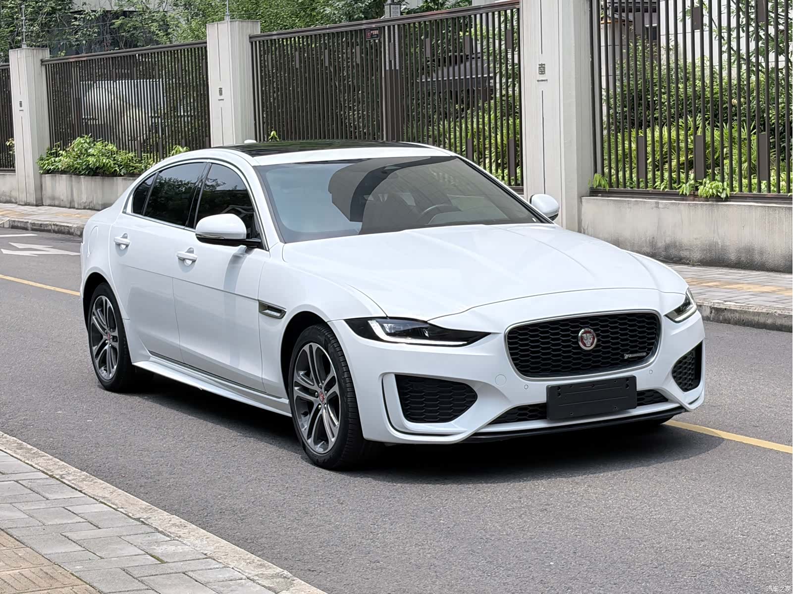 Land Rover XEL, 2023 3