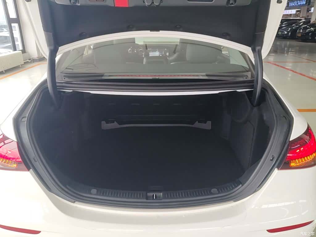 Mercedes-Benz E-Class, 2021 19