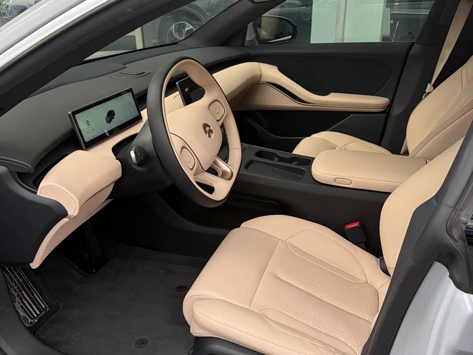 NIO ET5