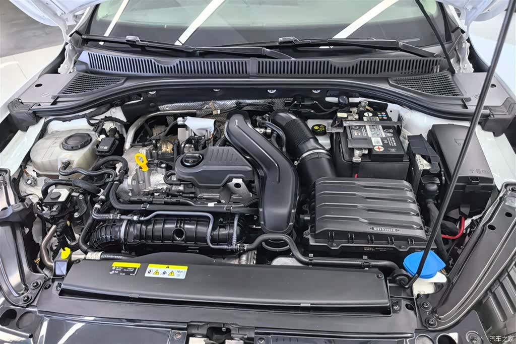 Volkswagen Sagitar, 2023 10