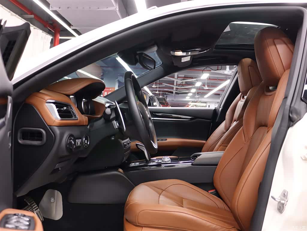 Maserati Ghibli, 2023 7