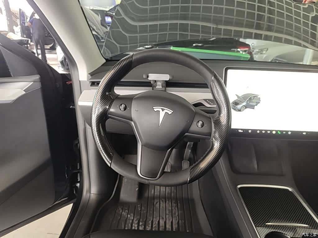 Tesla Model Y, 2024 11