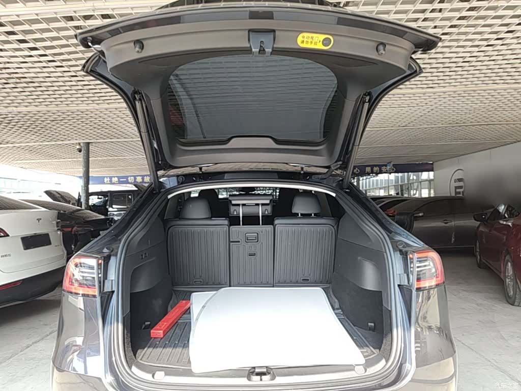Tesla Model Y, 2024 19