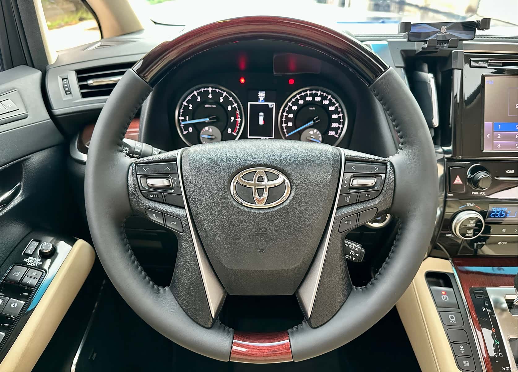 Toyota Alphard, 2016 15