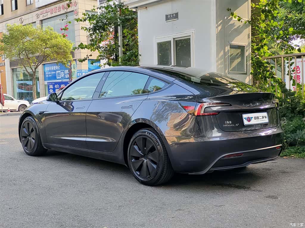 Tesla Model 3, 2024 4