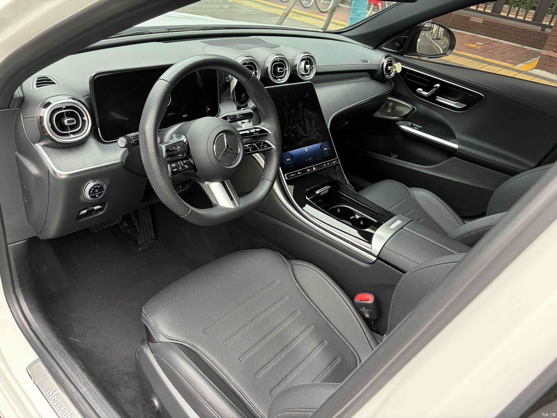 Mercedes-Benz C-Class, 2024 4