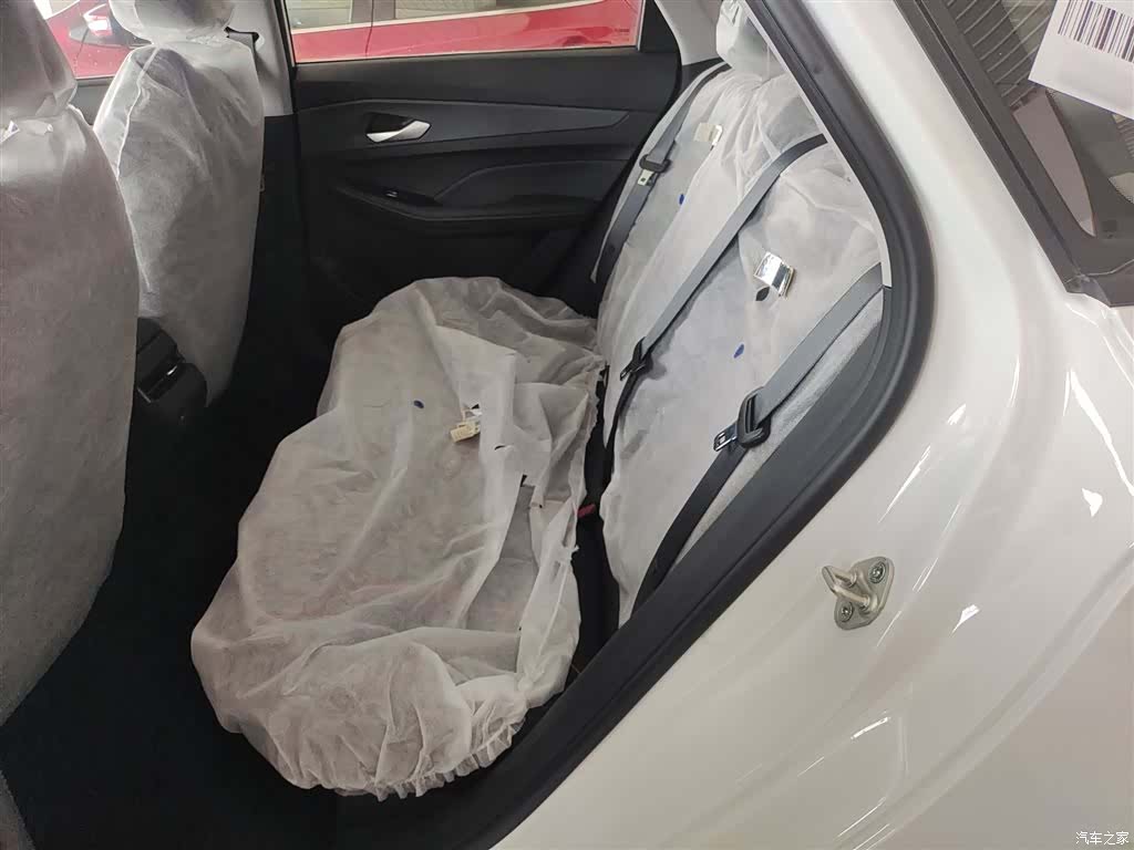 Geely Binray, 2026 17