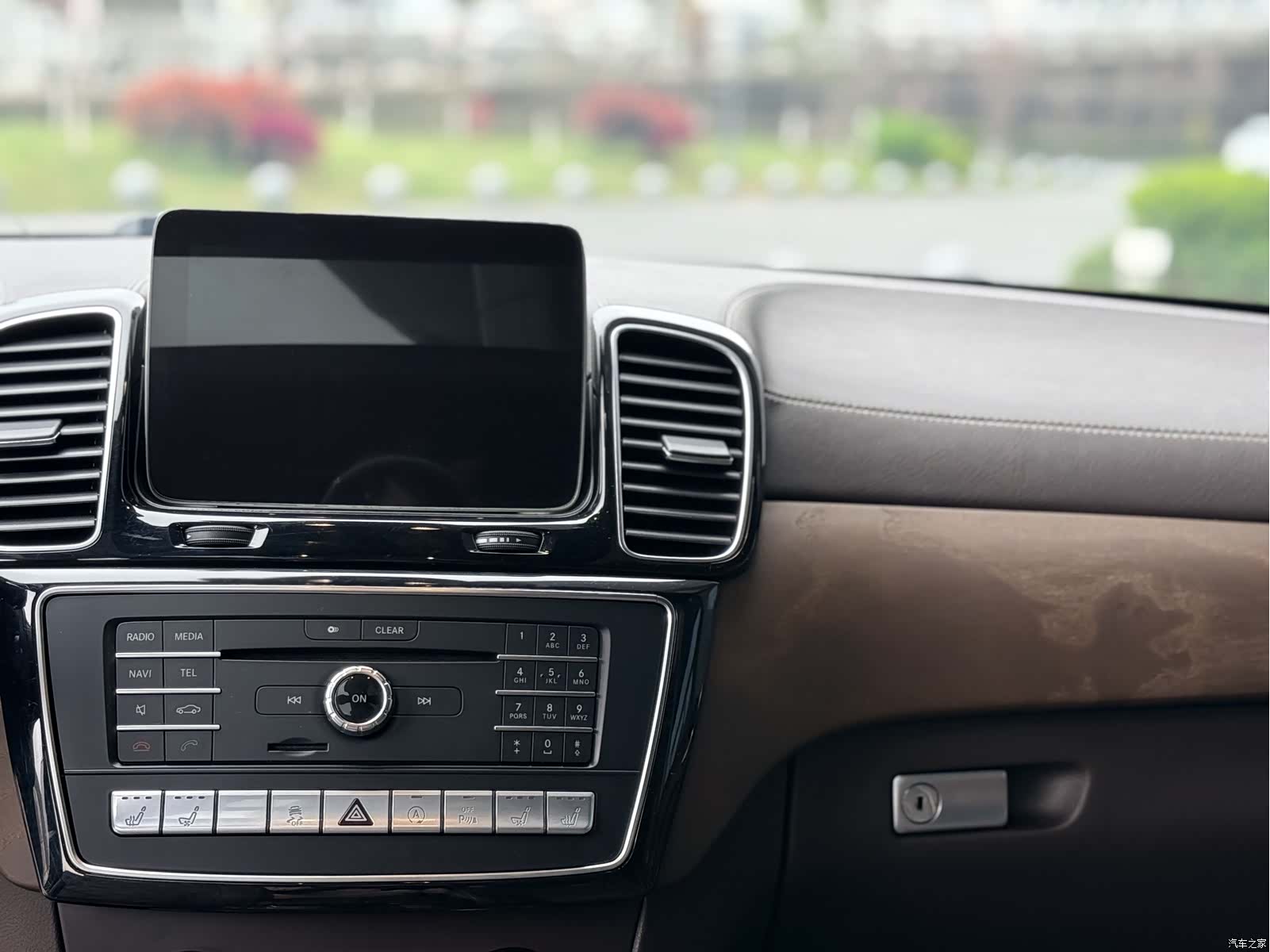 Mercedes-Benz GLS, 2019 16