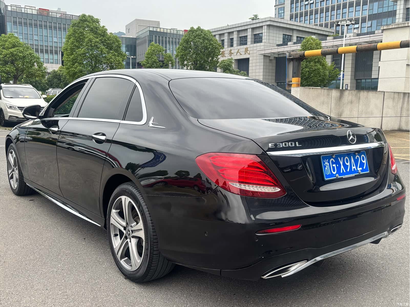 Mercedes-Benz E-Class, 2019 14