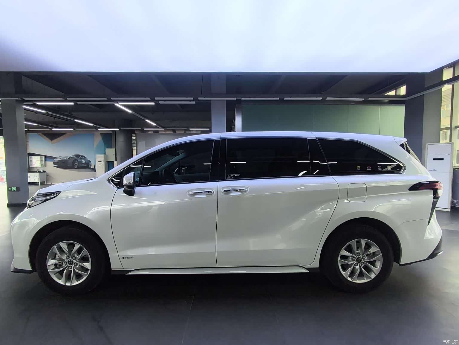 Toyota Granvia, 2024 4