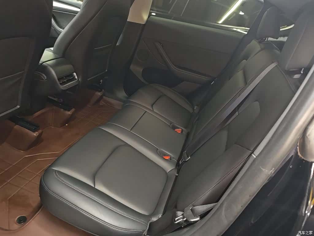 Tesla Model Y, 2022 17