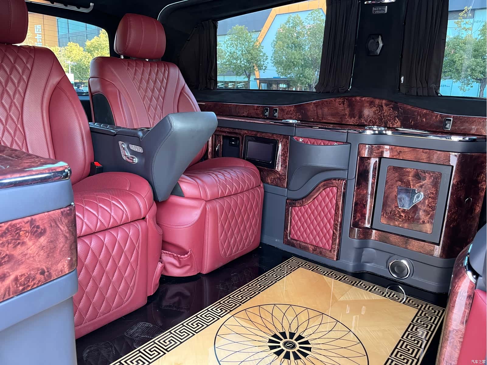 Mercedes-Benz 9, 2018 12