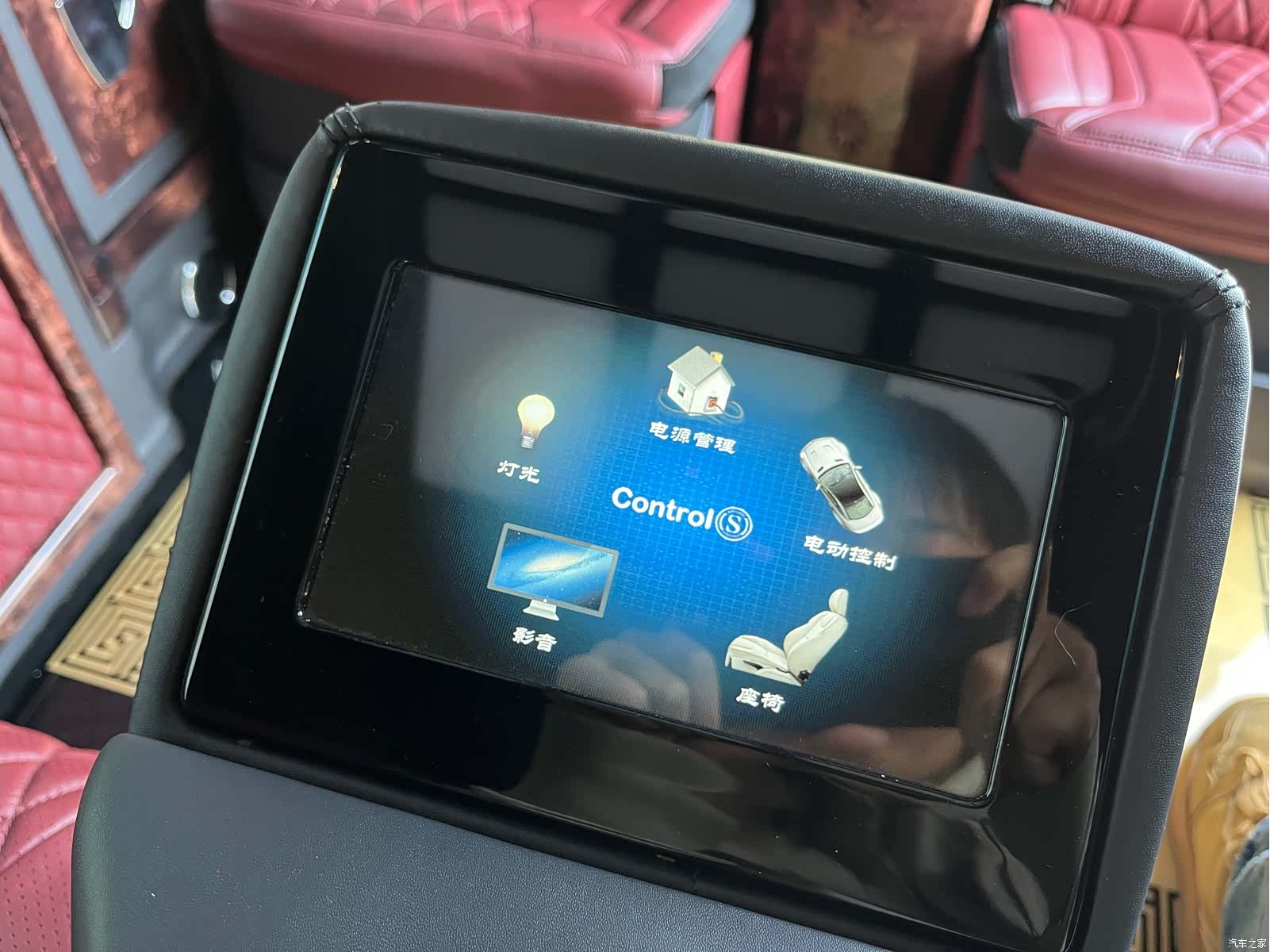 Mercedes-Benz 9, 2018 27