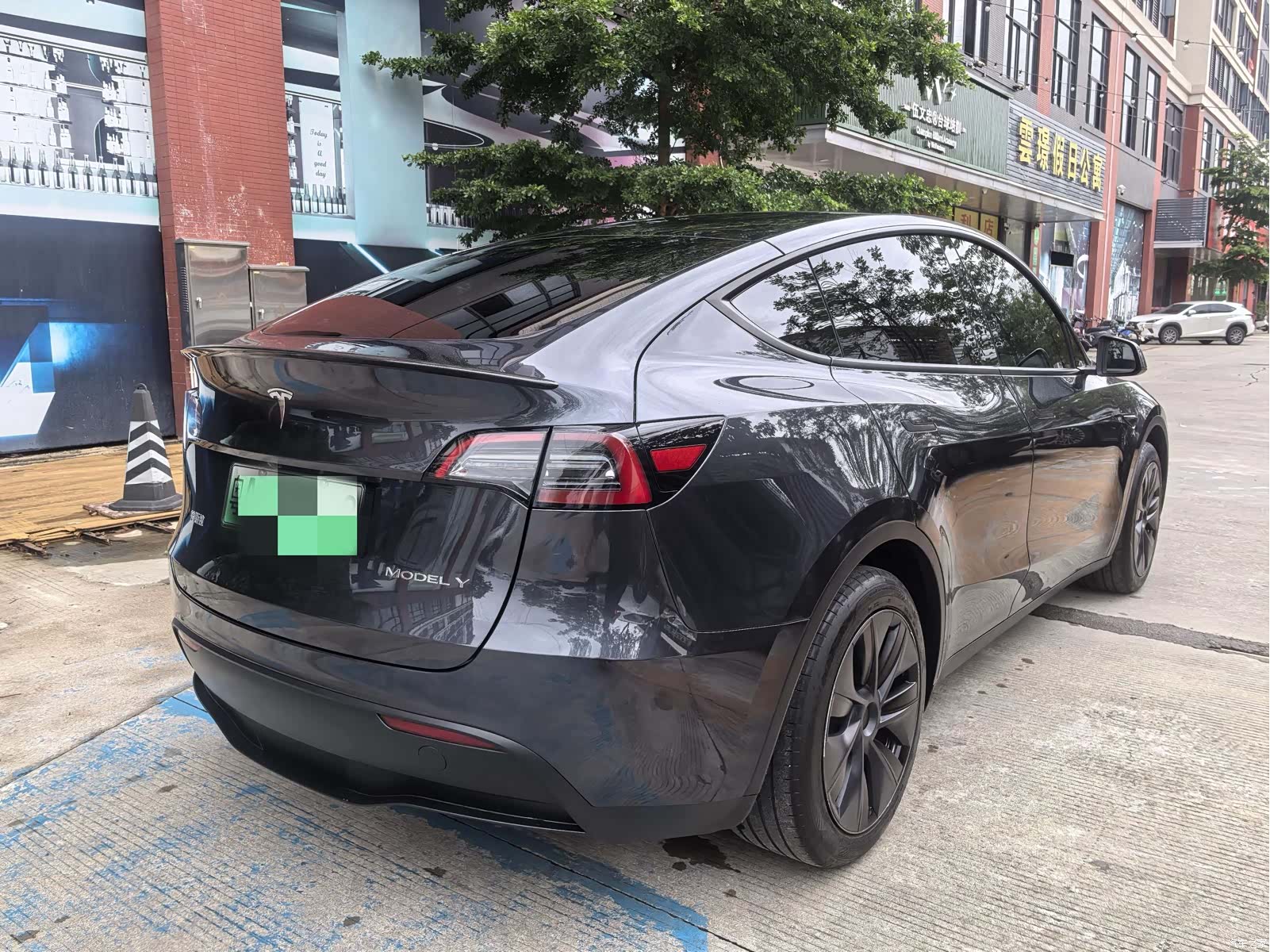 Tesla Model Y, 2024 4