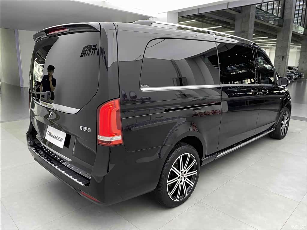 Mercedes-Benz V-Class, 2024 33