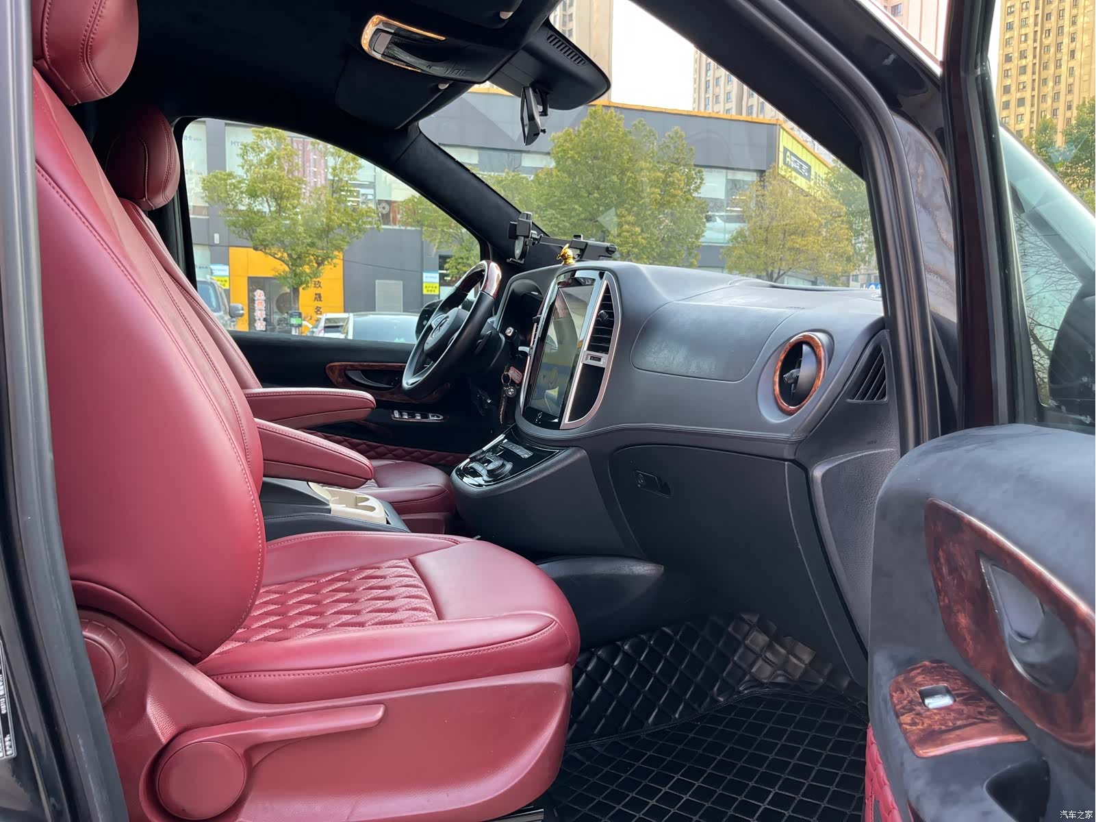 Mercedes-Benz 9, 2018 7
