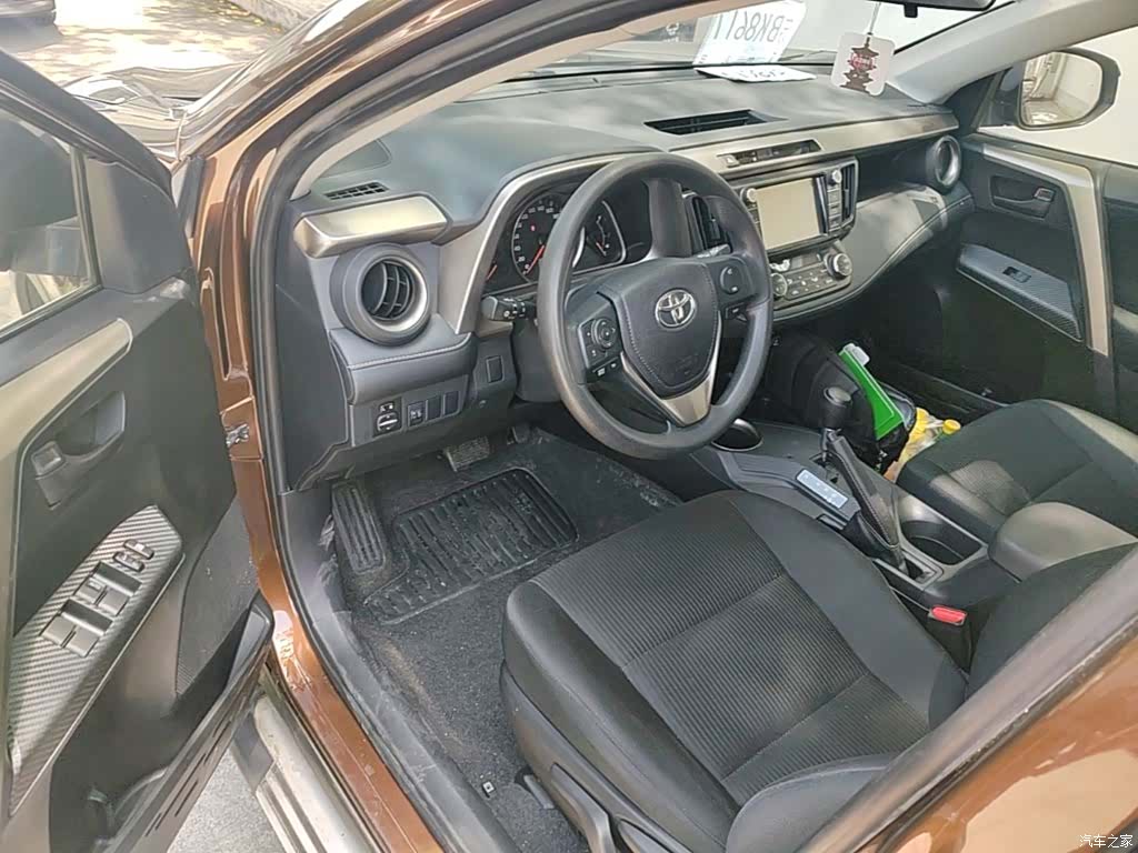 Toyota RAV4, 2015 16