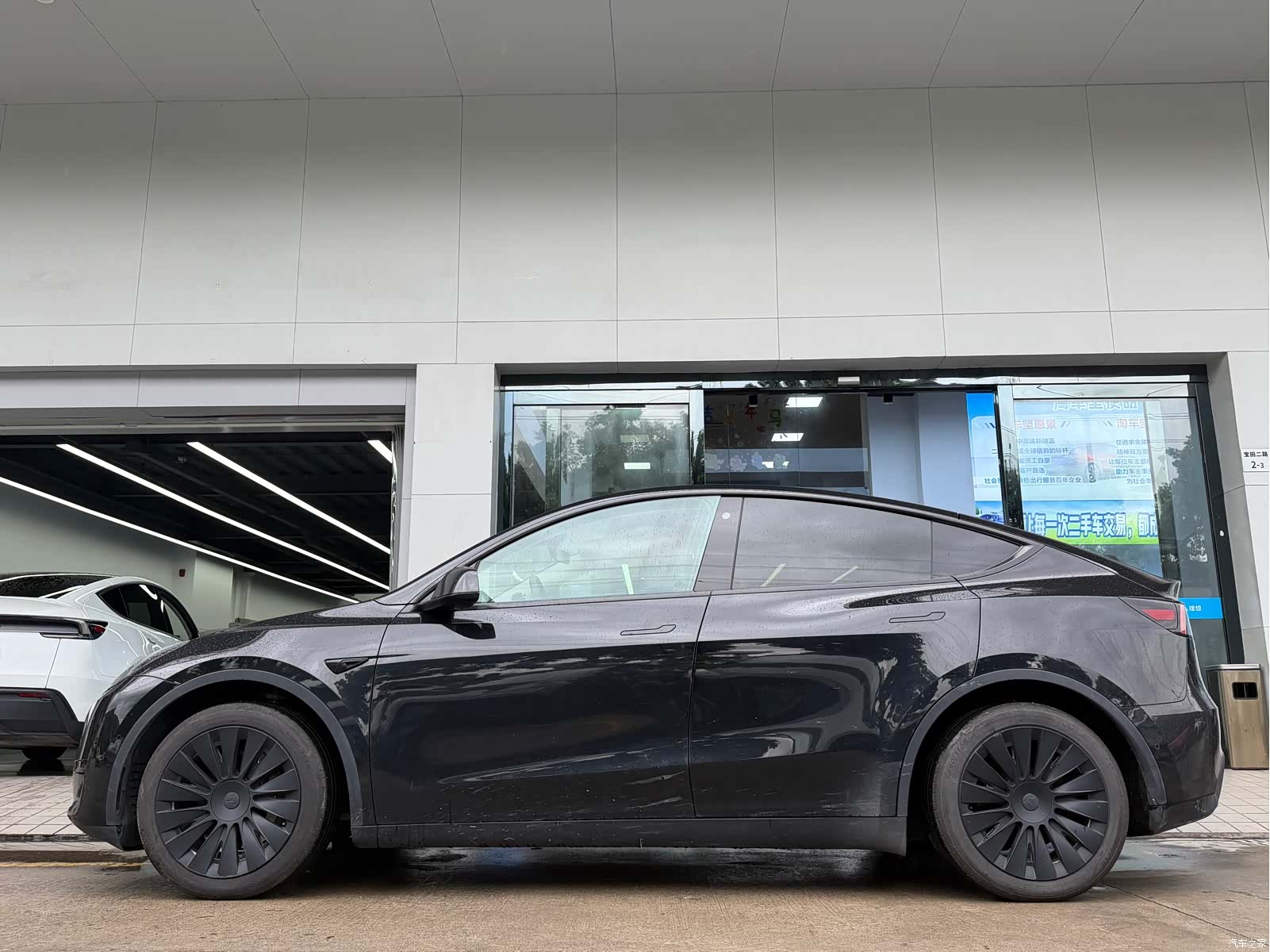 Tesla Model Y, 2023 4