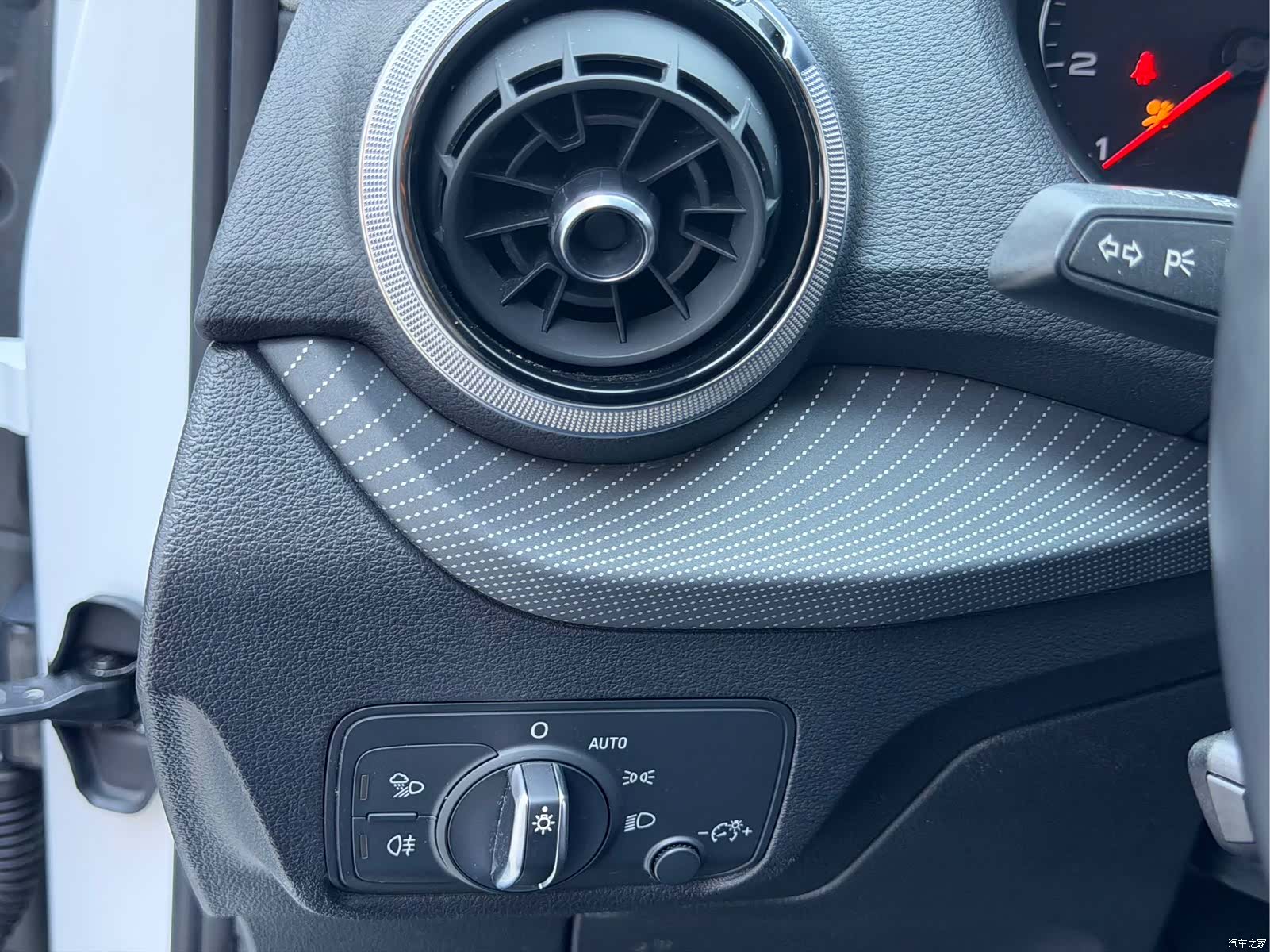 Audi Q2L, 2023 7