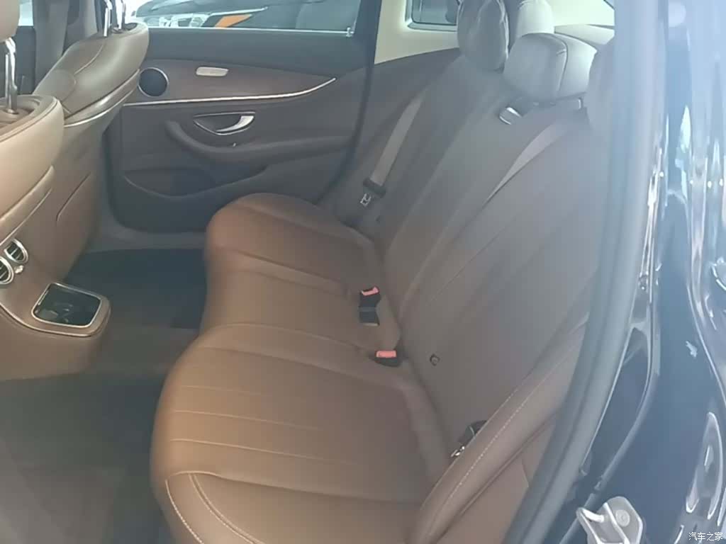 Mercedes-Benz E-Class, 2024 17