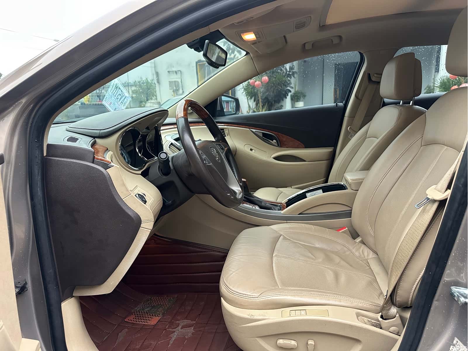 Buick LaCrosse, 2011 10