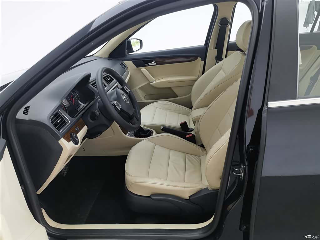 Volkswagen Lavida, 2013 10