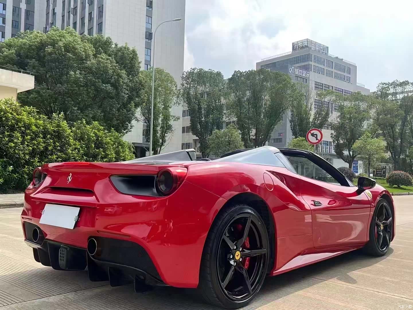 Ferrari 488, 2017 7