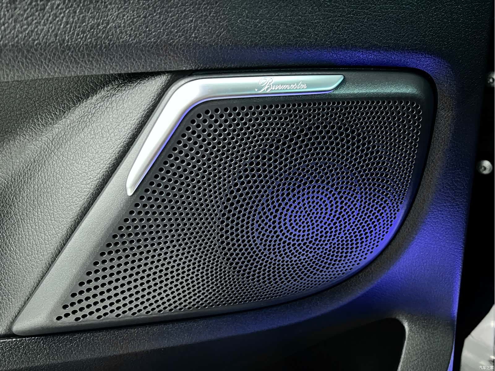 Mercedes-Benz V-Class, 2024 27