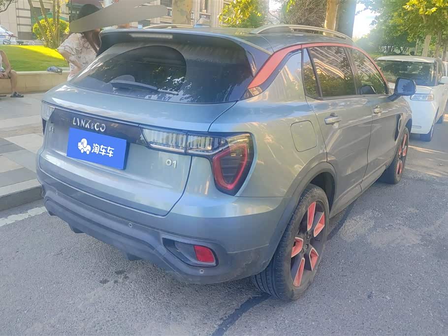 Lynk & Co 01